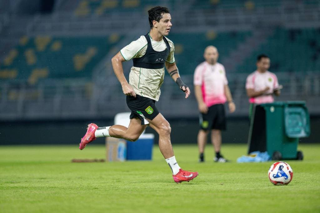 Persebaya vs Persib 4-1 Musim Lalu, Bruno Moreira: Lupakan, Ini Pertandingan Berbeda! Persebaya vs Persib 4-1 Musim Lalu, Bruno Moreira: Lupakan, Ini Pertandingan Berbeda!