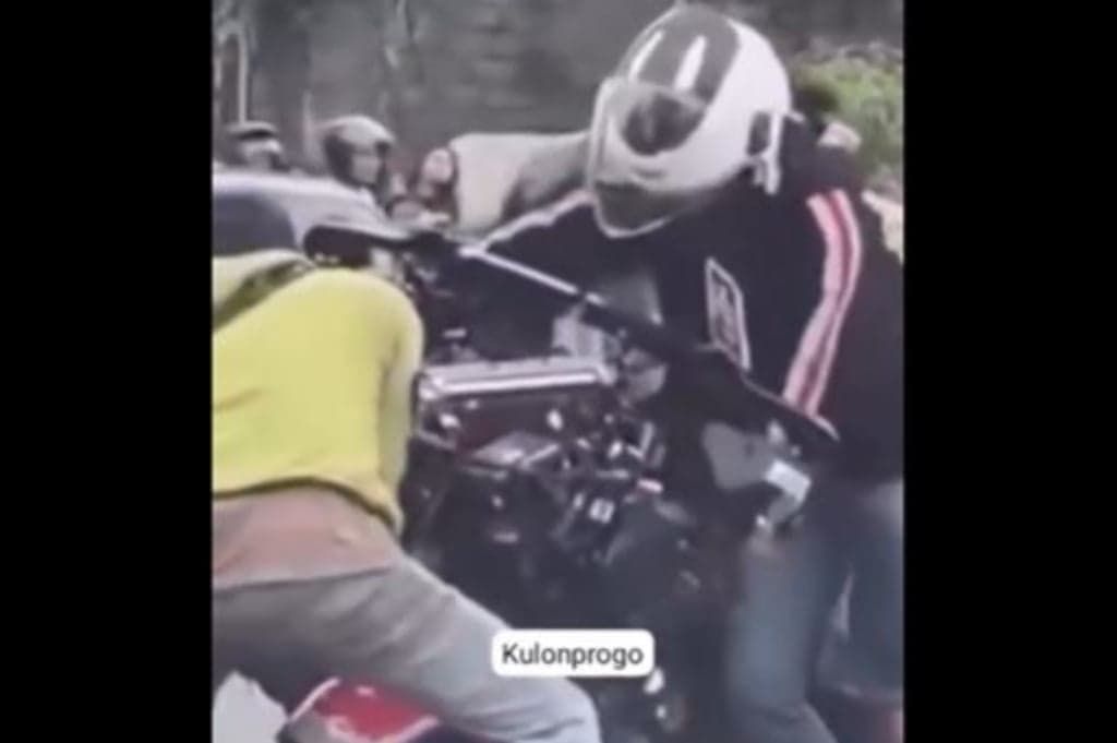 Kecelakaan Maut Moge Tabrak Motor di Kulonprogo, 1 Orang Tewas 2 Luka Patah Tulang Kecelakaan Maut Moge Tabrak Motor di Kulonprogo, 1 Orang Tewas 2 Luka Patah Tulang