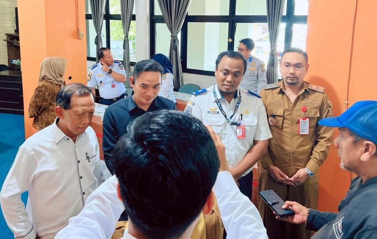 Komisi II DPRD Gelar Rapat, Pastikan Transportasi Lancar Jelang Lebaran Komisi II DPRD Gelar Rapat, Pastikan Transportasi Lancar Jelang Lebaran