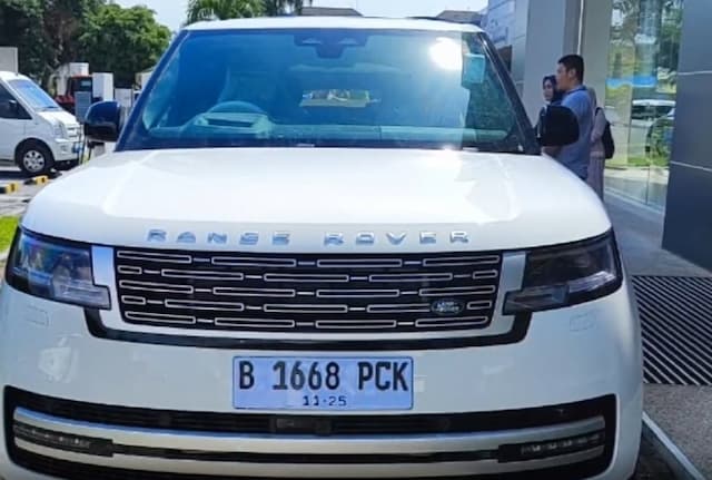 Respons Kritik Publik, Gubernur Kaltim Kembalikan Mobil Dinas Rp8,5 Miliar Respons Kritik Publik, Gubernur Kaltim Kembalikan Mobil Dinas Rp8,5 Miliar