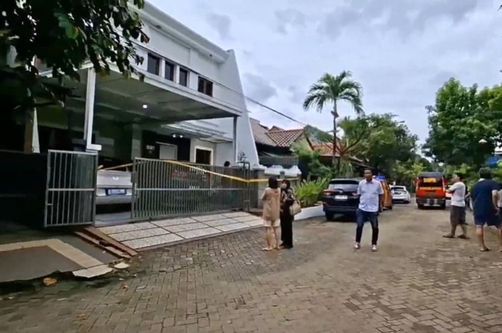 Geger! Rumah Mewah di Jatibening Bekasi Diduga Dirampok, Suami Tewas Istri Kritis Geger! Rumah Mewah di Jatibening Bekasi Diduga Dirampok, Suami Tewas Istri Kritis