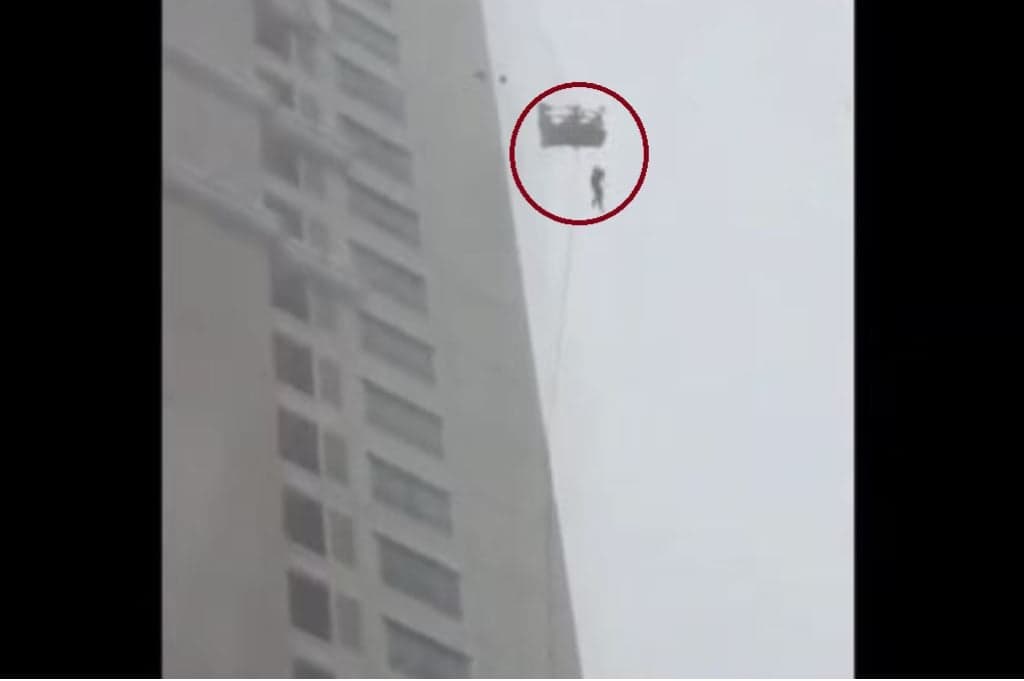 Viral Pekerja Gondola Gelantungan Diterpa Angin di Lantai 25 Apartemen, 1 Orang Tewas Viral Pekerja Gondola Gelantungan Diterpa Angin di Lantai 25 Apartemen, 1 Orang Tewas