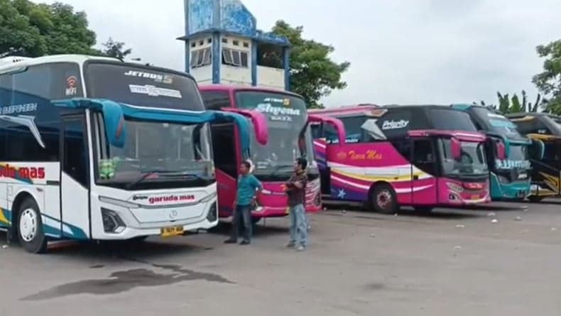 Penjualan Tiket Bus di Terminal Seruni Cilegon, Mayoritas Tujuan Jateng dan Jatim Penjualan Tiket Bus di Terminal Seruni Cilegon, Mayoritas Tujuan Jateng dan Jatim