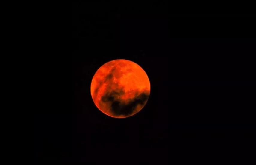 Kenapa Bulan Berwarna Merah Malam Ini? BMKG Ungkap Proses Ilmiah Gerhana Bulan Total Kenapa Bulan Berwarna Merah Malam Ini? BMKG Ungkap Proses Ilmiah Gerhana Bulan Total