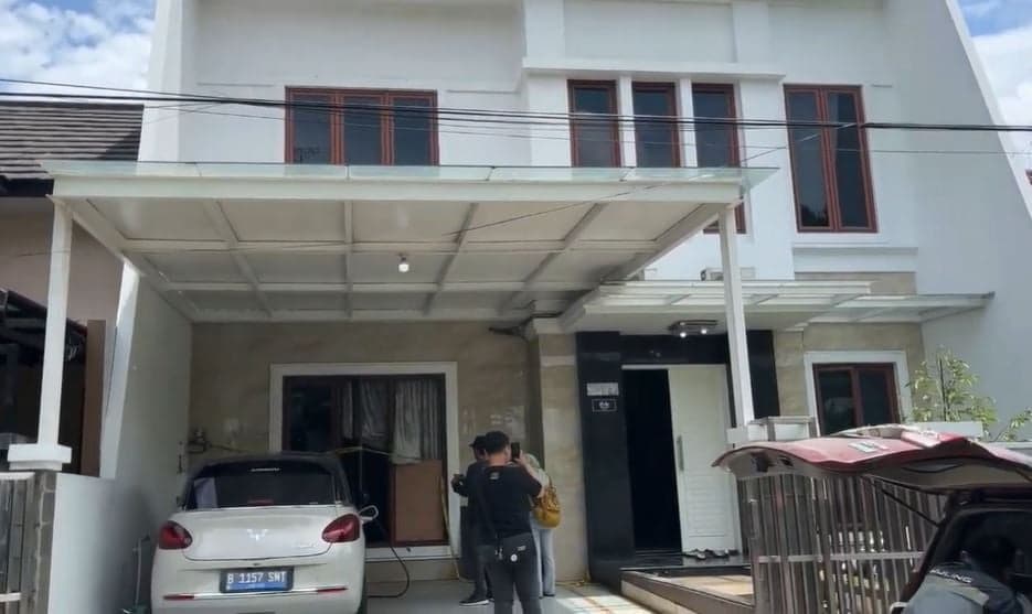 Misteri Pembunuhan Lansia di Jatibening Bekasi, Keluarga Ungkap Tak Ada Barang Hilang Misteri Pembunuhan Lansia di Jatibening Bekasi, Keluarga Ungkap Tak Ada Barang Hilang