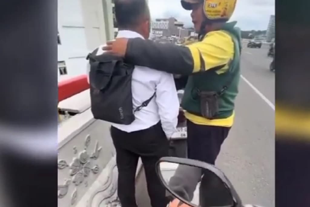 Aksi Heroik Driver Ojol Gagalkan ASN Terjun dari Jembatan Pasupati, Ini Pemicunya Aksi Heroik Driver Ojol Gagalkan ASN Terjun dari Jembatan Pasupati, Ini Pemicunya
