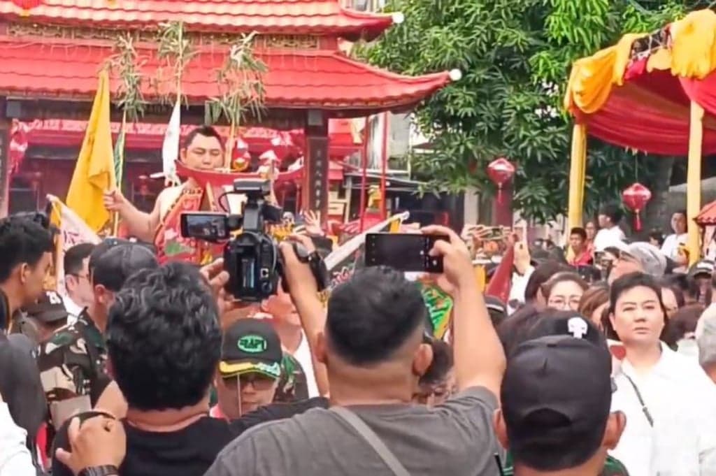 Cap Go Meh Manado Dipadati Ribuan Warga, 10 Tangsin Tampilkan Atraksi Ekstrem Cap Go Meh Manado Dipadati Ribuan Warga, 10 Tangsin Tampilkan Atraksi Ekstrem