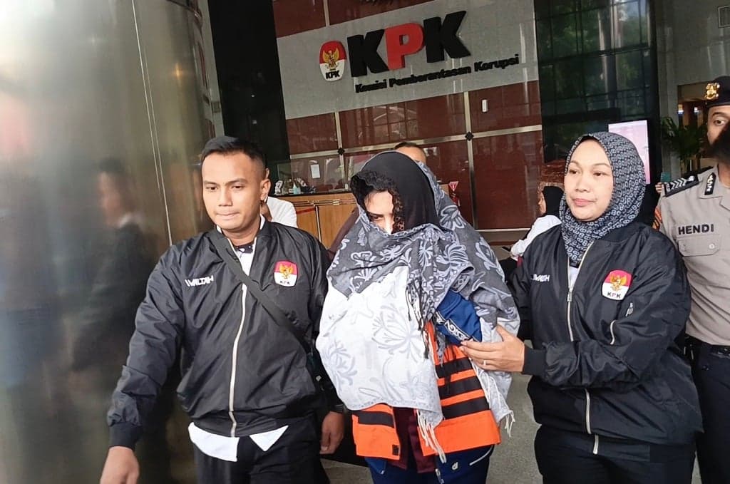 Breaking News: Bupati Pekalongan Fadia Arafiq Ditahan KPK, Pakai Rompi Oranye Breaking News: Bupati Pekalongan Fadia Arafiq Ditahan KPK, Pakai Rompi Oranye