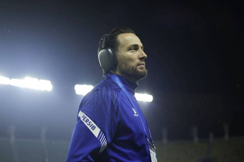 Marc Klok Sesali Persib Gagal Menang atas Persebaya, Sebut Kehilangan Dua Poin Marc Klok Sesali Persib Gagal Menang atas Persebaya, Sebut Kehilangan Dua Poin