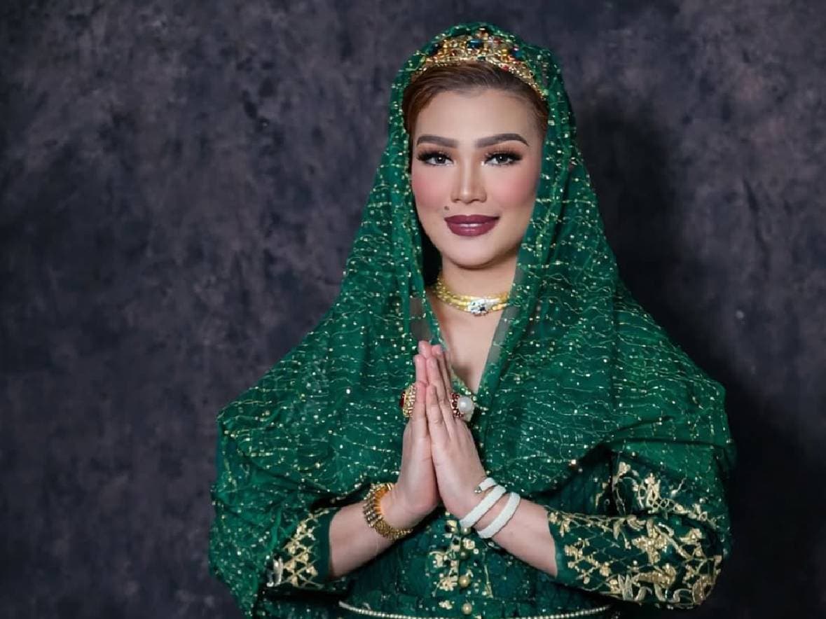 Istri Gubernur Kaltim Sarifah Suraidah Punya Jam Tangan Rp278 Juta, Ini Fotonya! Istri Gubernur Kaltim Sarifah Suraidah Punya Jam Tangan Rp278 Juta, Ini Fotonya!