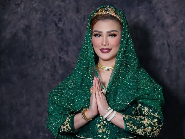 Istri Gubernur Kaltim Sarifah Suraidah Punya Jam Tangan Rp278 Juta, Ini Fotonya! Istri Gubernur Kaltim Sarifah Suraidah Punya Jam Tangan Rp278 Juta, Ini Fotonya!