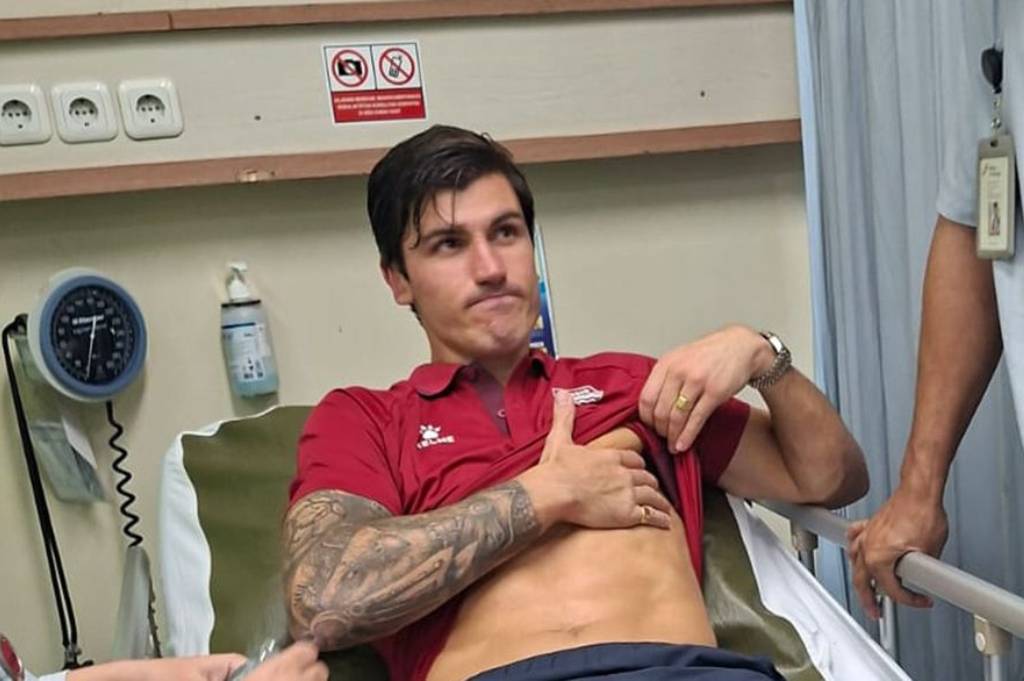 Sergio Castel Sempat Dilarikan ke Rumah Sakit Usai Laga Persebaya vs Persib, Begini Kondisinya Sergio Castel Sempat Dilarikan ke Rumah Sakit Usai Laga Persebaya vs Persib, Begini Kondisinya