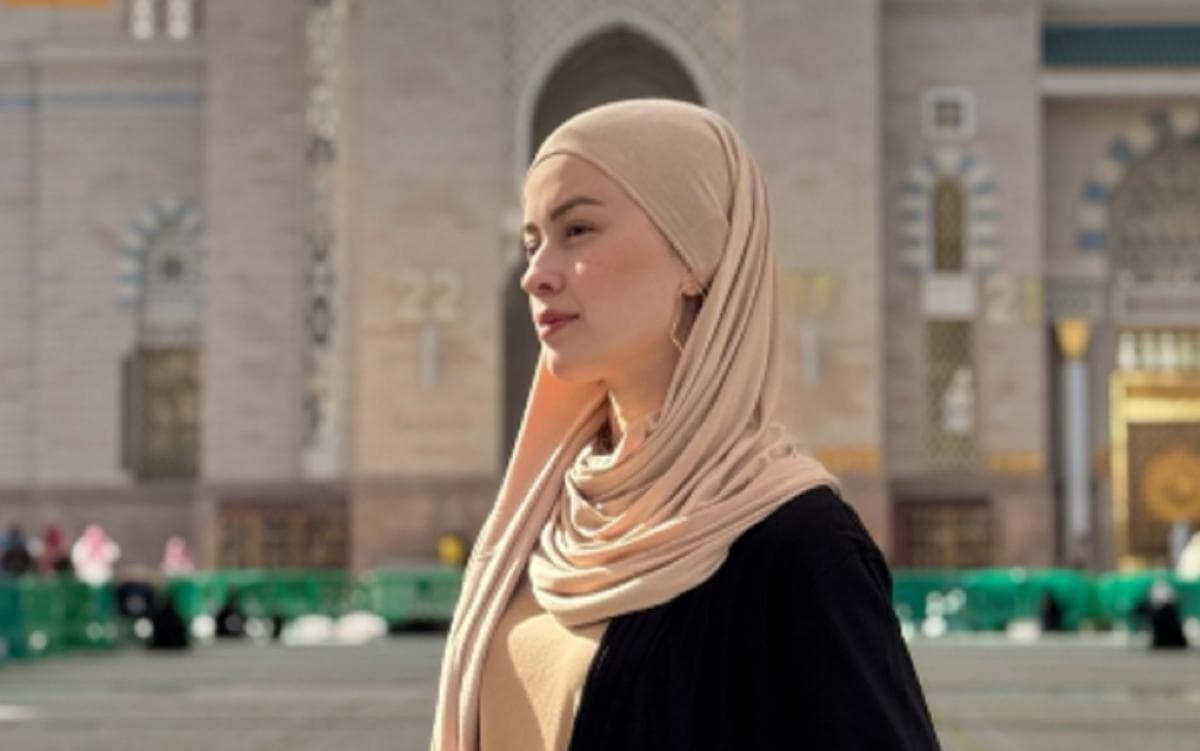 Tanggapi Banyak Jemaah Umrah Tertahan di Arab Saudi, Kimberly Ryder Sebut Makkah dan Madinah Tempat Terbaik Tanggapi Banyak Jemaah Umrah Tertahan di Arab Saudi, Kimberly Ryder Sebut Makkah dan Madinah Tempat Terbaik