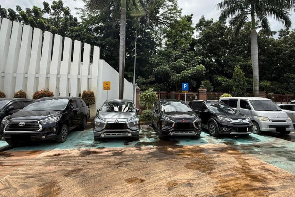 KPK Sita 5 Mobil dari Kantor Bea Cukai terkait Kasus Suap Impor, Ini Penampakannya KPK Sita 5 Mobil dari Kantor Bea Cukai terkait Kasus Suap Impor, Ini Penampakannya