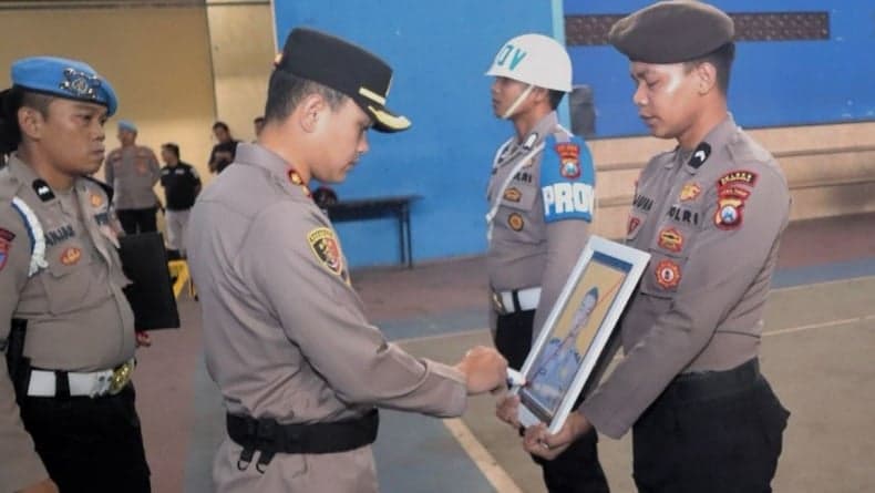 KDRT, Anggota Polres Situbondo Bripda DH Dipecat KDRT, Anggota Polres Situbondo Bripda DH Dipecat