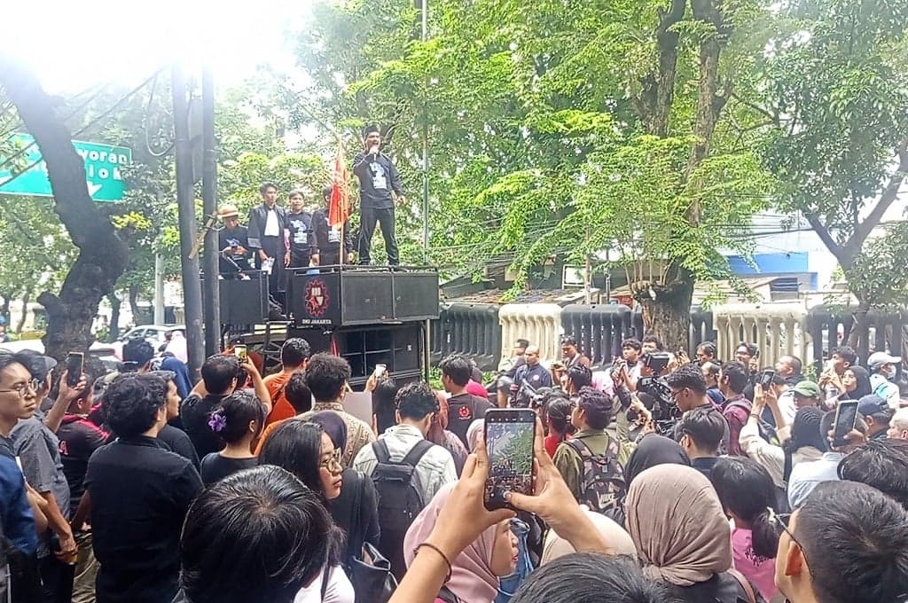 Admin Gejayan Memanggil Orasi usai Divonis Bebas, Tegaskan Tak Takut Dipenjara Admin Gejayan Memanggil Orasi usai Divonis Bebas, Tegaskan Tak Takut Dipenjara