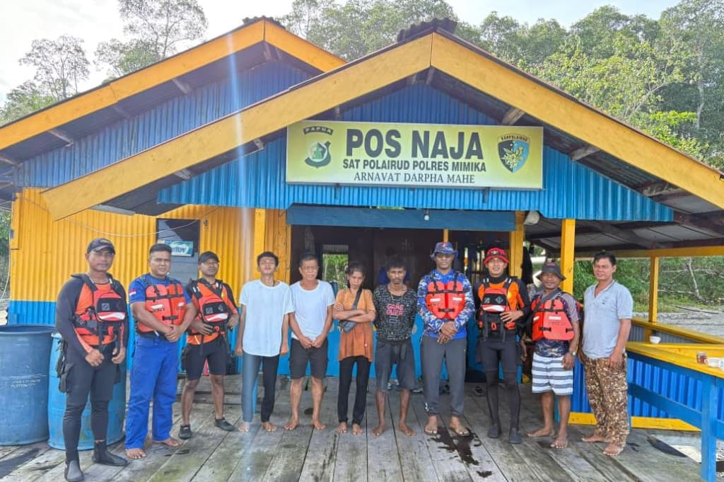 KM Jaya Baru Tenggelam Dihantam Ombak di Muara Pomako Mimika, 4 Penumpang Selamat KM Jaya Baru Tenggelam Dihantam Ombak di Muara Pomako Mimika, 4 Penumpang Selamat