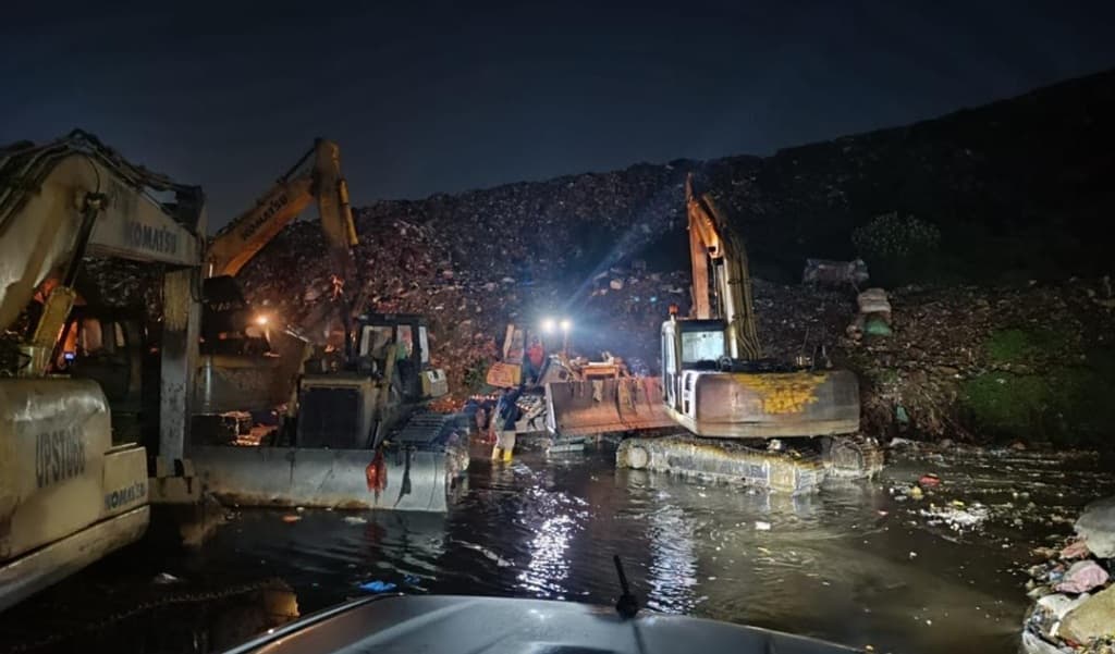 Gunung Sampah TPST Bantargebang Longsor, DLH DKI Terapkan Operasi Tanggap Darurat Gunung Sampah TPST Bantargebang Longsor, DLH DKI Terapkan Operasi Tanggap Darurat