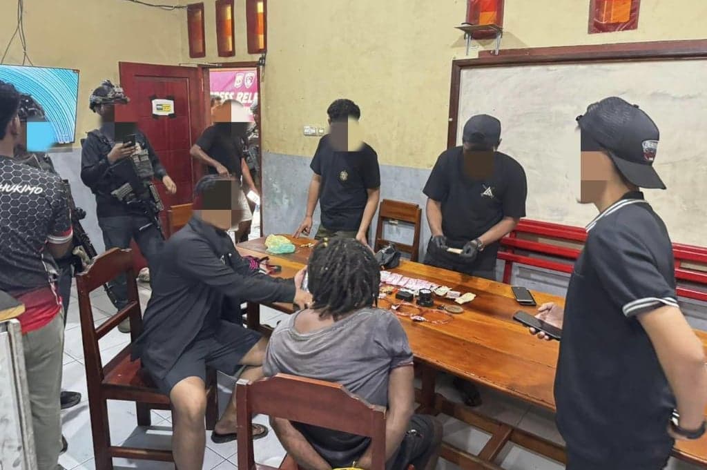 Komandan KKB Yahukimo Philip Kobak Ditangkap Satgas Damai Cartenz di Dekai Komandan KKB Yahukimo Philip Kobak Ditangkap Satgas Damai Cartenz di Dekai