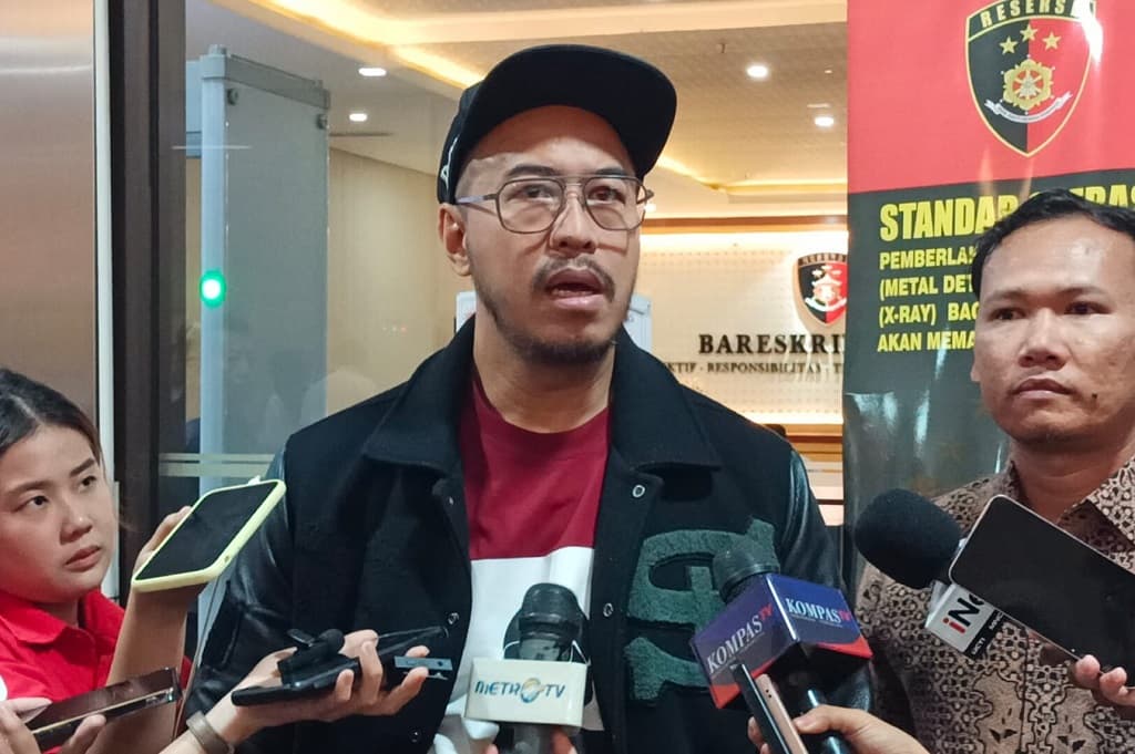 Pandji Pragiwaksono Dicecar 17 Pertanyaan, Termasuk soal Sidang Adat Toraja Pandji Pragiwaksono Dicecar 17 Pertanyaan, Termasuk soal Sidang Adat Toraja