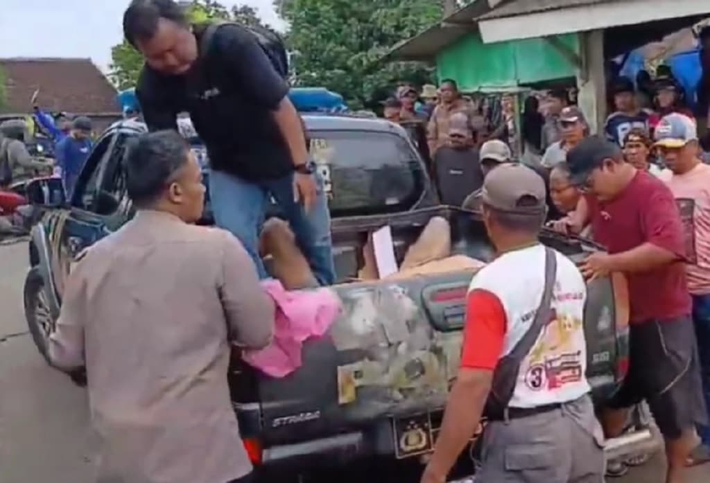 Tepergok Curi Motor di Karawang, 1 Pelaku Tewas Diamuk Massa 1 Kritis Tepergok Curi Motor di Karawang, 1 Pelaku Tewas Diamuk Massa 1 Kritis