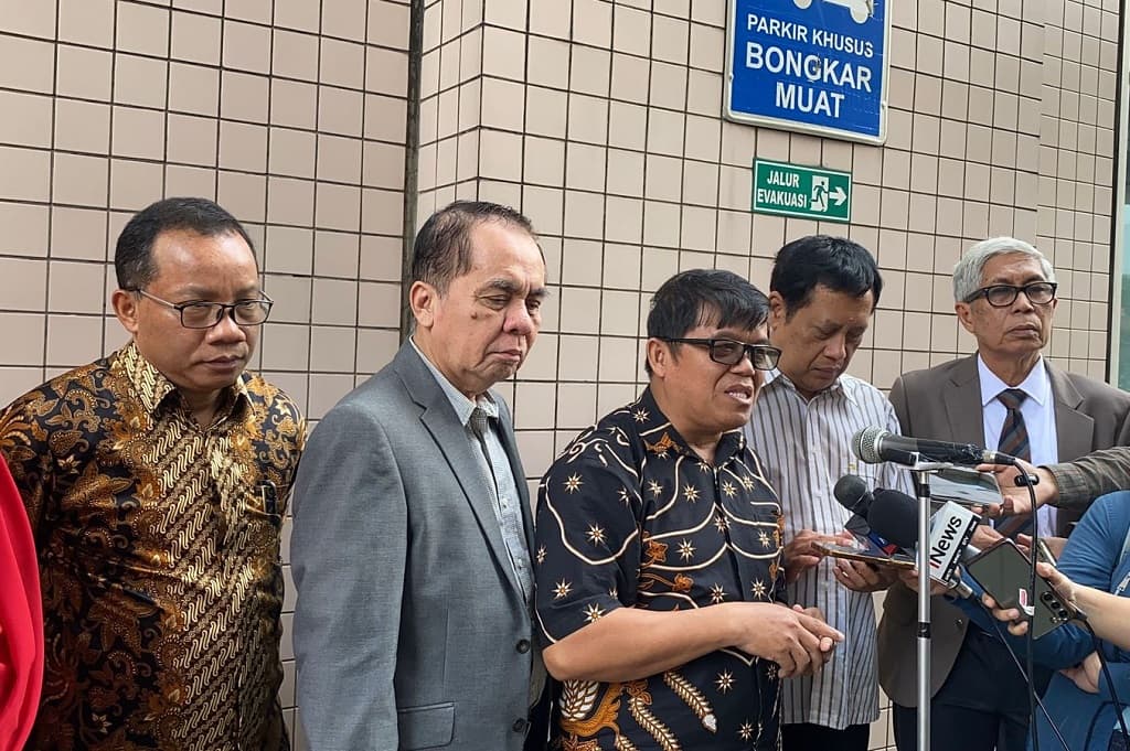 Bonjowi Ungkap Minta 20 Dokumen terkait Ijazah Jokowi ke UGM, Tak Satu pun Diberikan Bonjowi Ungkap Minta 20 Dokumen terkait Ijazah Jokowi ke UGM, Tak Satu pun Diberikan