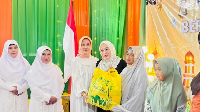Gelar Buka Bersama, Dharma Wanita Persatuan Kotabaru Bagikan Bantuan Sosial Gelar Buka Bersama, Dharma Wanita Persatuan Kotabaru Bagikan Bantuan Sosial