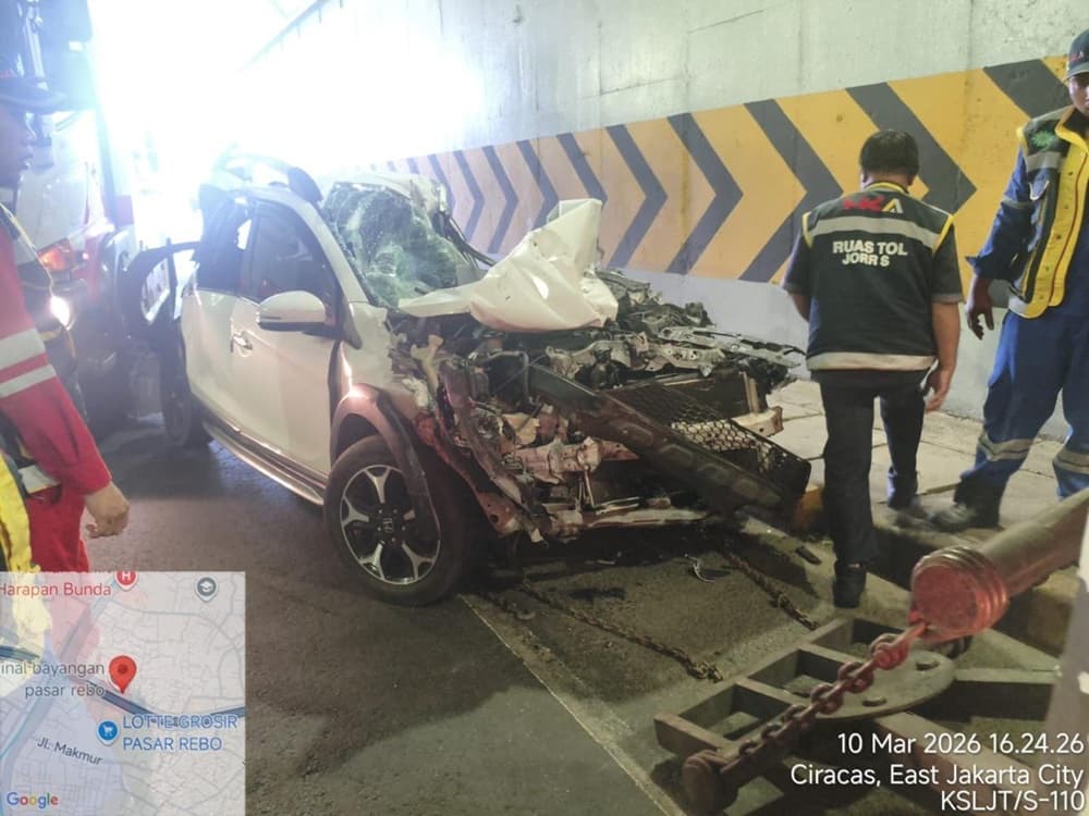 7 Kendaraan Terlibat Kecelakaan Beruntun di Tol JORR, Dua Orang Terluka 7 Kendaraan Terlibat Kecelakaan Beruntun di Tol JORR, Dua Orang Terluka