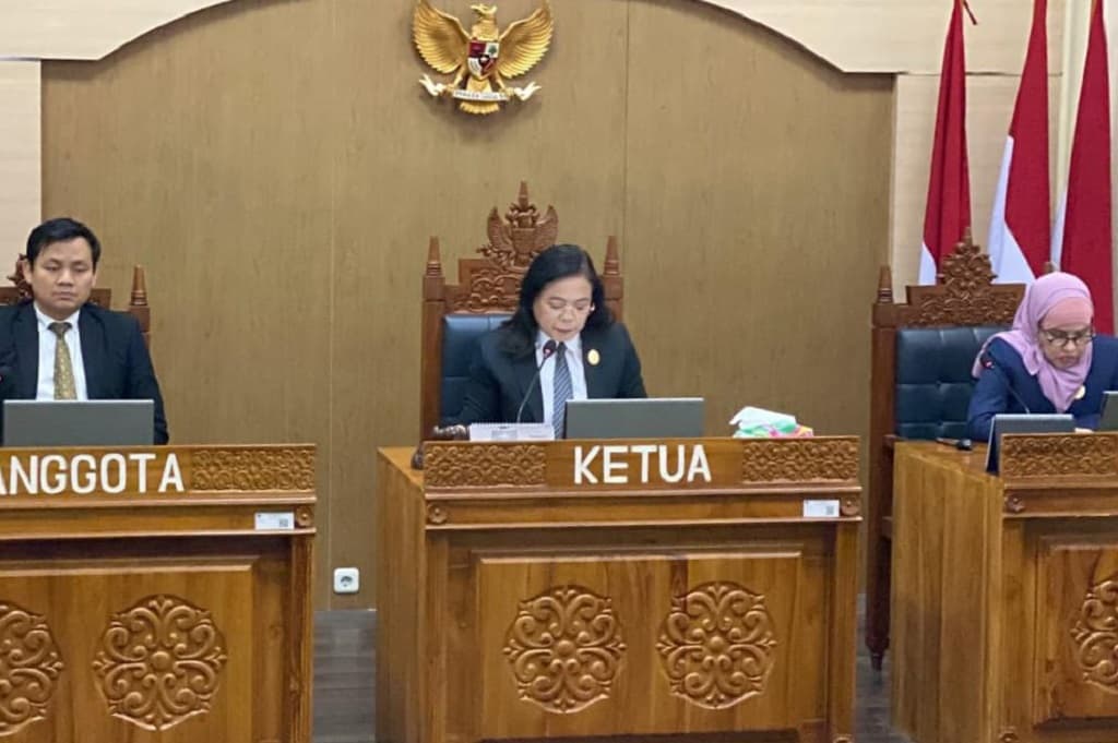 KIP Kabulkan Sebagian Gugatan Bonjowi, Salinan Ijazah dan Transkrip Nilai Jokowi Terbuka buat Publik KIP Kabulkan Sebagian Gugatan Bonjowi, Salinan Ijazah dan Transkrip Nilai Jokowi Terbuka buat Publik