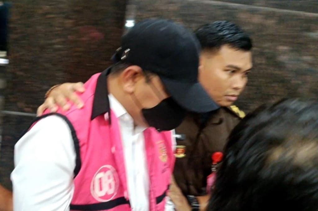 Eks Pj Gubernur Sulsel Bahtiar Baharuddin Ditahan Kejati, Jadi Tersangka Korupsi Bibit Nanas Eks Pj Gubernur Sulsel Bahtiar Baharuddin Ditahan Kejati, Jadi Tersangka Korupsi Bibit Nanas