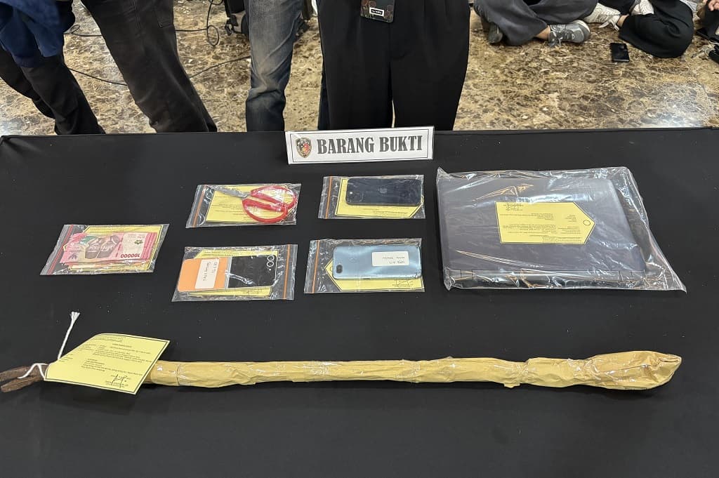 Penampakan Barang Bukti Pembunuhan Aktivis Ermanto Usman, Linggis hingga Gunting Penampakan Barang Bukti Pembunuhan Aktivis Ermanto Usman, Linggis hingga Gunting