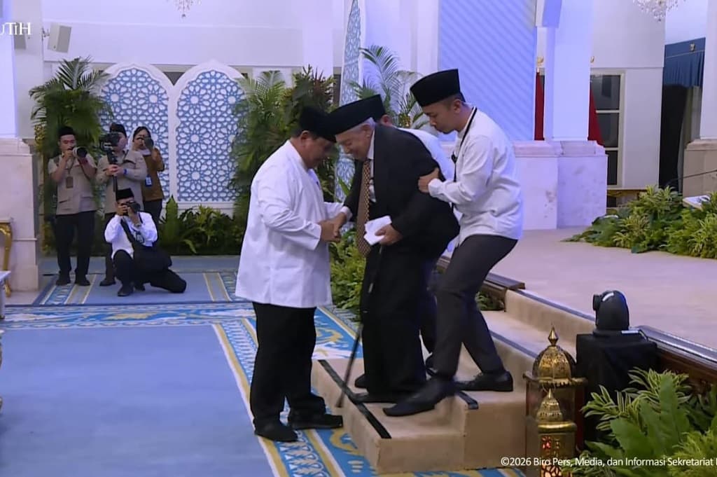 Momen Prabowo Sigap Gandeng Tangan Quraish Shihab usai Ceramah di Istana Momen Prabowo Sigap Gandeng Tangan Quraish Shihab usai Ceramah di Istana