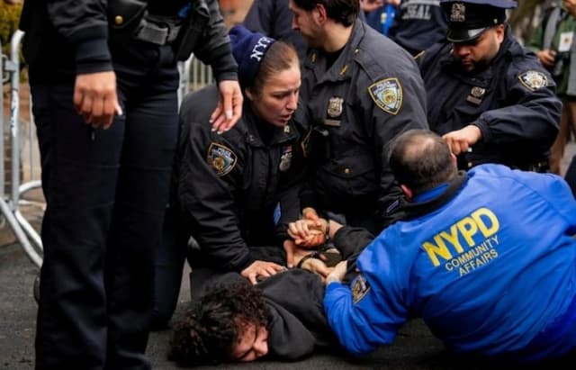 Lempar Bom ke Rumah Wali Kota New York Mamdani, 2 Pria Ngaku Terinspirasi ISIS Lempar Bom ke Rumah Wali Kota New York Mamdani, 2 Pria Ngaku Terinspirasi ISIS