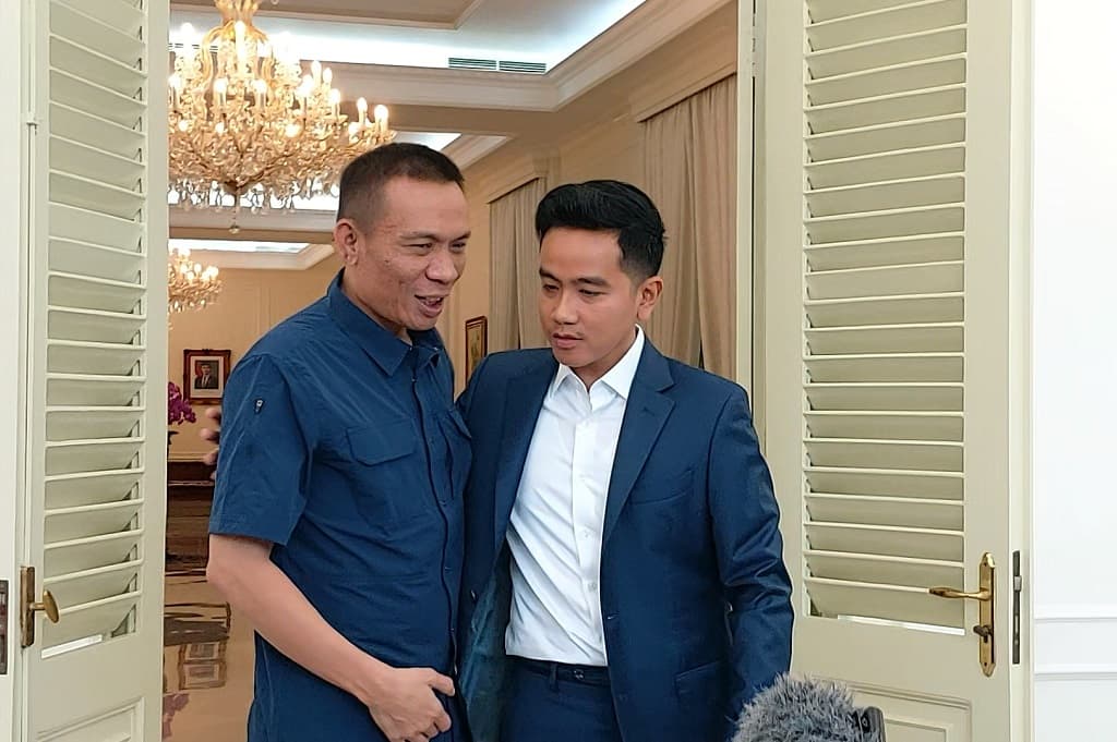 Rismon Ajak Roy Suryo cs Ketemu usai Nyatakan Ijazah Jokowi Asli: Jangan Bilang Pengkhianat Rismon Ajak Roy Suryo cs Ketemu usai Nyatakan Ijazah Jokowi Asli: Jangan Bilang Pengkhianat