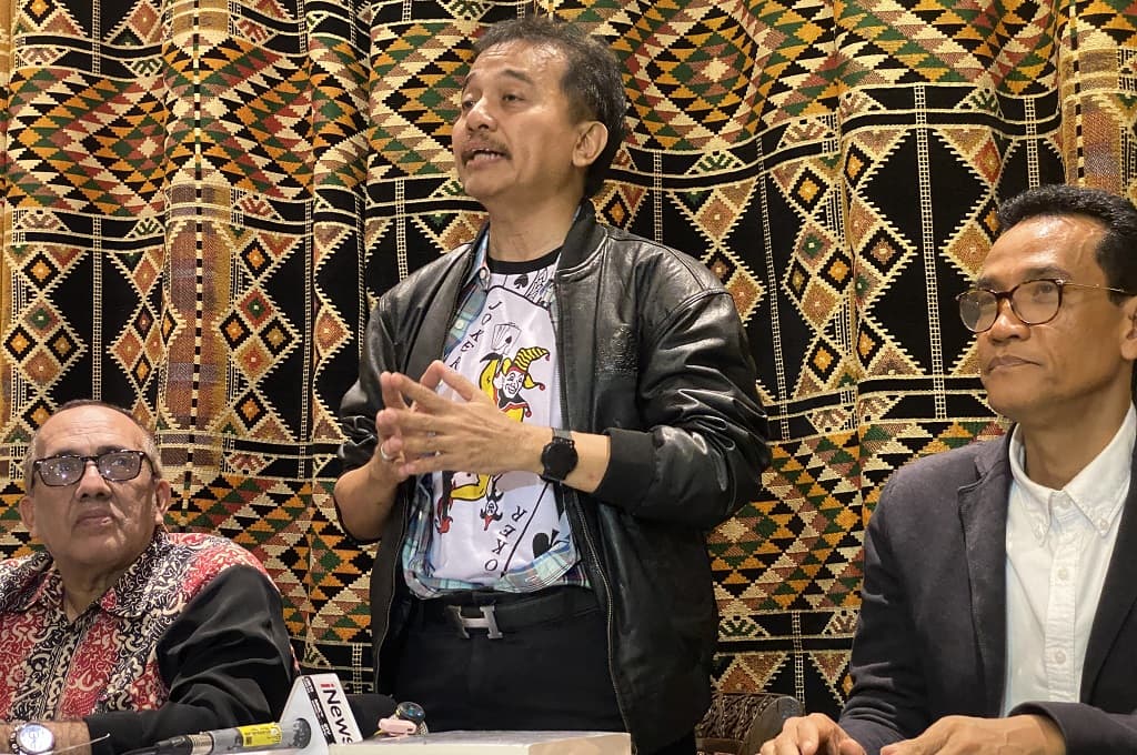 Roy Suryo Ogah Ikuti Rismon Berdamai dengan Jokowi: Dia Lagi Tersesat Roy Suryo Ogah Ikuti Rismon Berdamai dengan Jokowi: Dia Lagi Tersesat