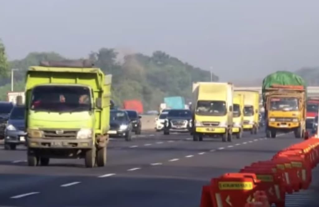 Arus Mudik Lebaran, GT Cikampek Utama Dipadati Kendaraan dari Jakarta Arus Mudik Lebaran, GT Cikampek Utama Dipadati Kendaraan dari Jakarta