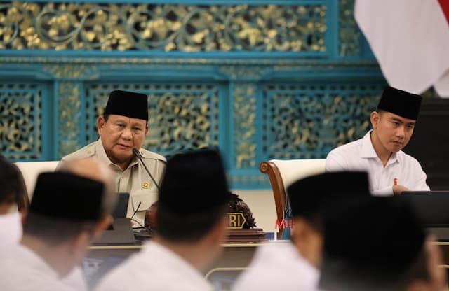Prabowo Minta Kaji Skenario WFH hingga Kurangi Hari Kerja jika Terjadi Krisis BBM Prabowo Minta Kaji Skenario WFH hingga Kurangi Hari Kerja jika Terjadi Krisis BBM