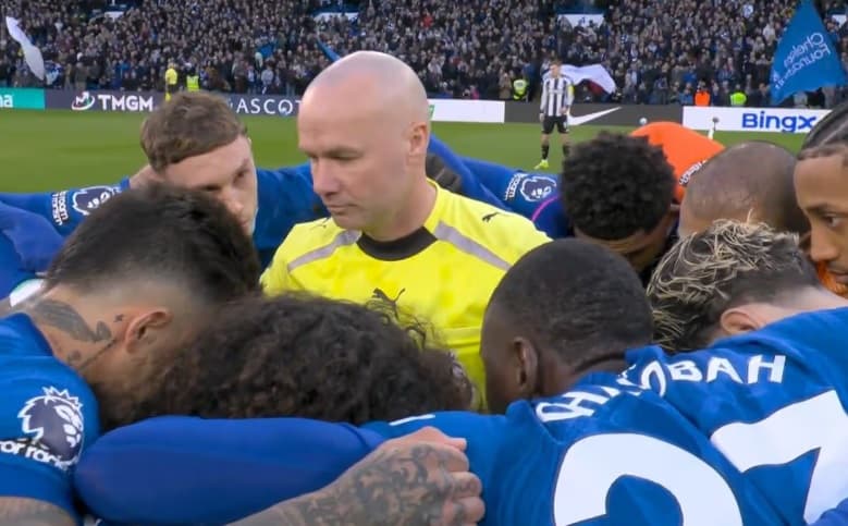 Viral Pemain Chelsea Bikin Ritual Aneh, Wasit Paul Tierney Jadi Korban Viral Pemain Chelsea Bikin Ritual Aneh, Wasit Paul Tierney Jadi Korban