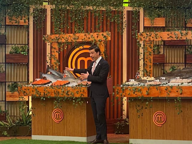 Spesial Banget! Luke J Lindberg Buka MasterChef Indonesia dengan Tantangan Seafood asal Alaska Spesial Banget! Luke J Lindberg Buka MasterChef Indonesia dengan Tantangan Seafood asal Alaska