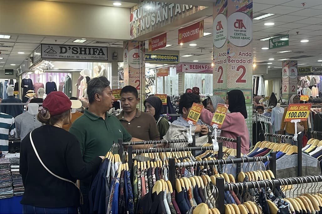 Pasar Tanah Abang Ramai jelang Lebaran, Pedagang Justru Keluhkan Omzet Turun Pasar Tanah Abang Ramai jelang Lebaran, Pedagang Justru Keluhkan Omzet Turun