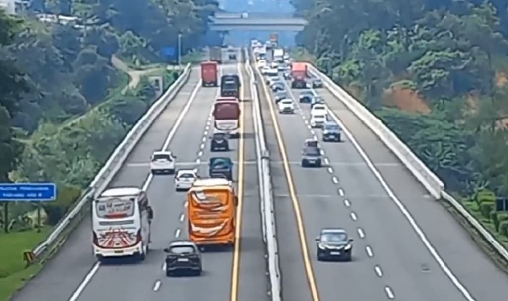 H-6 Lebaran, 2.700 Kendaraan Pemudik Serbu Tol Semarang-Solo H-6 Lebaran, 2.700 Kendaraan Pemudik Serbu Tol Semarang-Solo