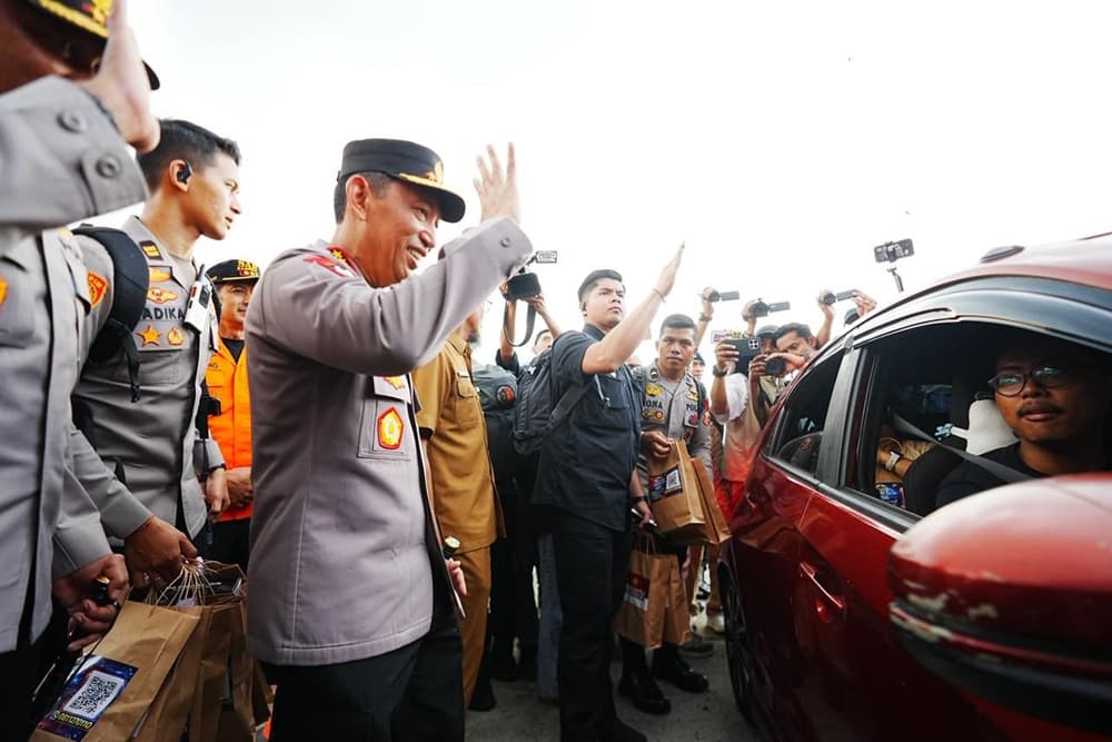 Kapolri Tinjau Tol Kalikangkung, Pastikan Pelayanan hingga Rekayasa Lalin Optimal di Mudik Lebaran Kapolri Tinjau Tol Kalikangkung, Pastikan Pelayanan hingga Rekayasa Lalin Optimal di Mudik Lebaran