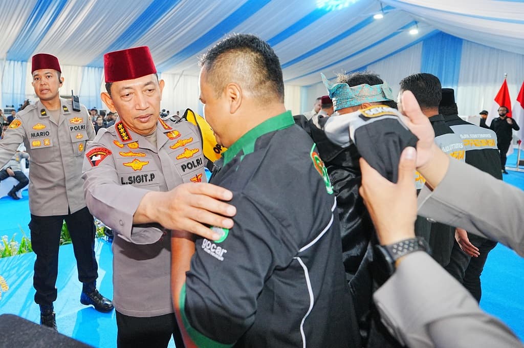 Safari Ramadan di Riau, Kapolri Titip Pesan Tingkatkan Silaturahmi hingga Jaga Persatuan Safari Ramadan di Riau, Kapolri Titip Pesan Tingkatkan Silaturahmi hingga Jaga Persatuan