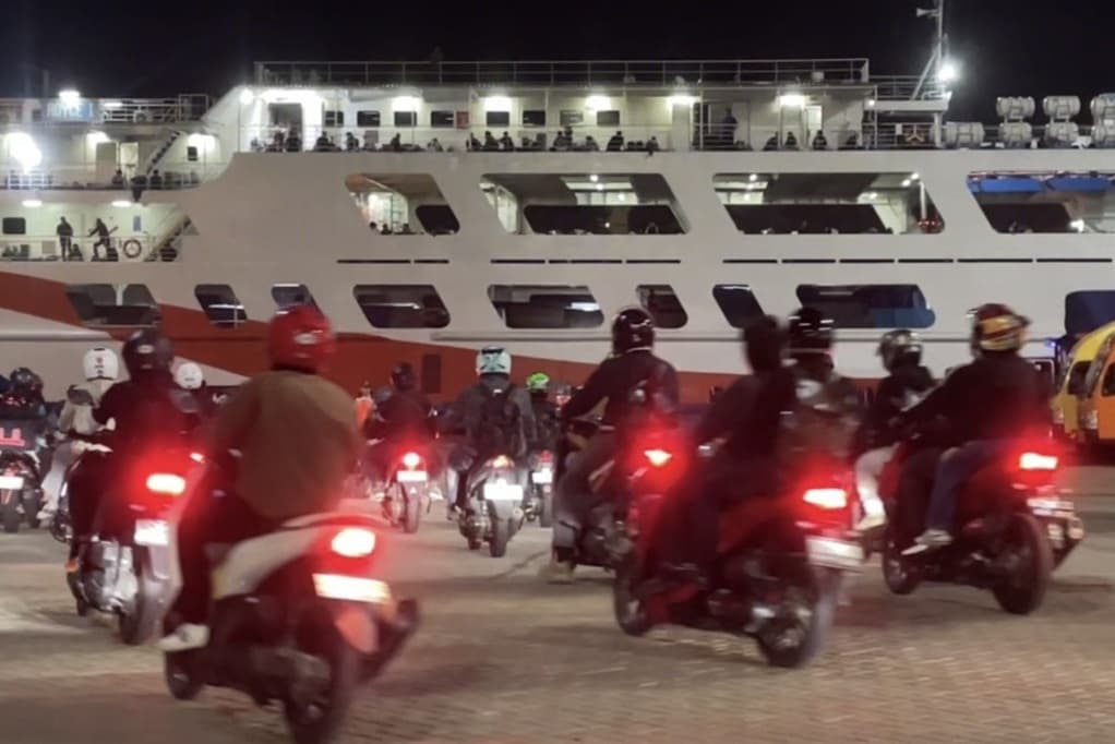 H-4 Lebaran, Pemudik Motor Mulai Membeludak di Pelabuhan Ciwandan Banten H-4 Lebaran, Pemudik Motor Mulai Membeludak di Pelabuhan Ciwandan Banten