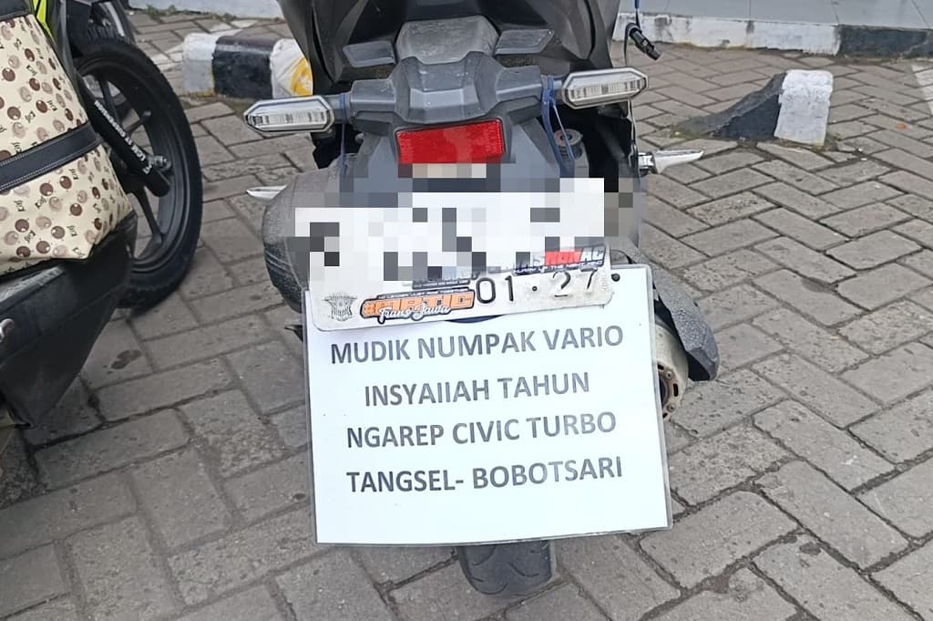 Tulisan Kocak Pemudik: Sekarang Pakai Motor, Tahun Depan Berharap Naik Civic Turbo Tulisan Kocak Pemudik: Sekarang Pakai Motor, Tahun Depan Berharap Naik Civic Turbo
