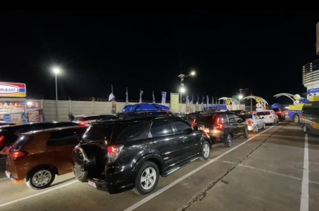 Puncak Mudik Lebaran, Penumpang di Pelabuhan Merak Tujuan Sumatra Tembus 12.680 Orang Puncak Mudik Lebaran, Penumpang di Pelabuhan Merak Tujuan Sumatra Tembus 12.680 Orang