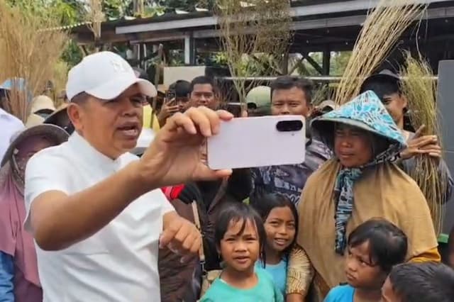 Dedi Mulyadi Turun Tangan, Minta Penyapu Koin Hentikan Aktivitas selama Mudik Dedi Mulyadi Turun Tangan, Minta Penyapu Koin Hentikan Aktivitas selama Mudik