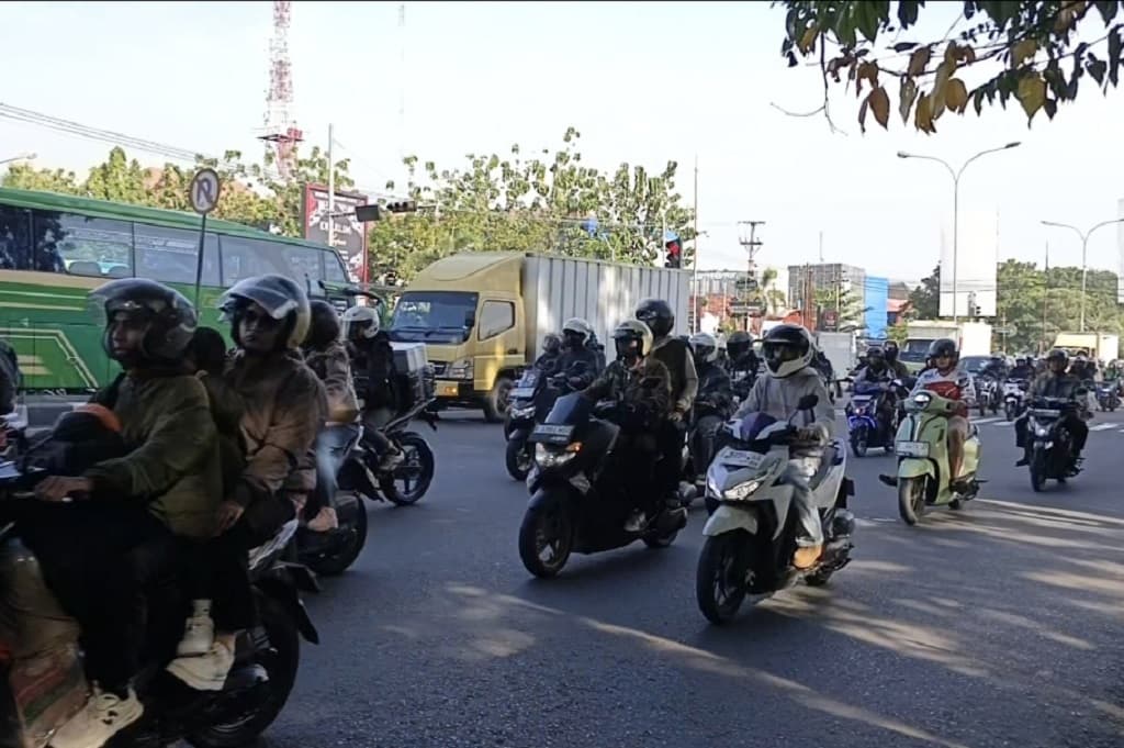 Jelang Lebaran, Jalur Pantura Arah Jateng Masih Didominasi Pemudik Motor Jelang Lebaran, Jalur Pantura Arah Jateng Masih Didominasi Pemudik Motor