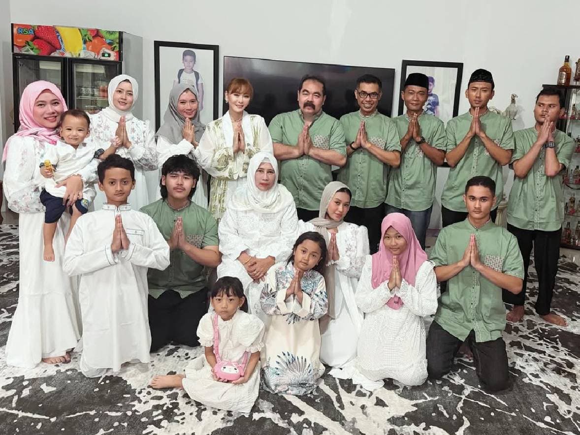 Inul Daratista Rayakan Lebaran 2026 Hari Ini di Kampung Halaman Inul Daratista Rayakan Lebaran 2026 Hari Ini di Kampung Halaman