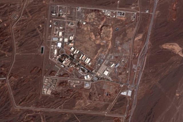 Perang Terus Memanas! AS-Israel Bombardir Fasilitas Nuklir Natanz Milik Iran Perang Terus Memanas! AS-Israel Bombardir Fasilitas Nuklir Natanz Milik Iran